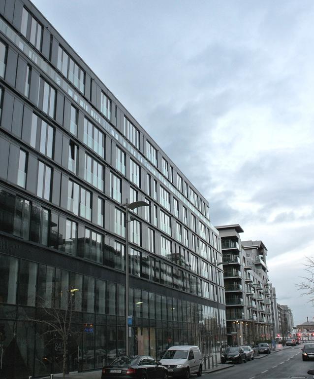 Your Base Dublin - Grand Canal Square Экстерьер фото