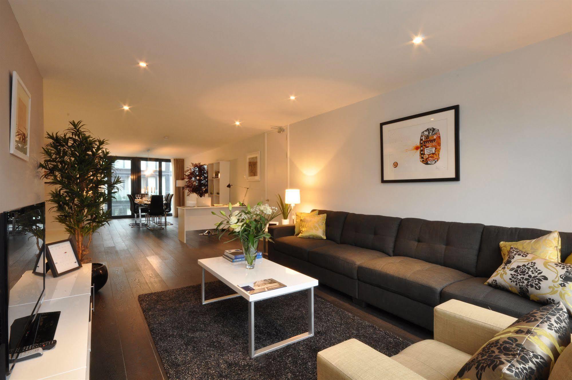 Your Base Dublin - Grand Canal Square Экстерьер фото